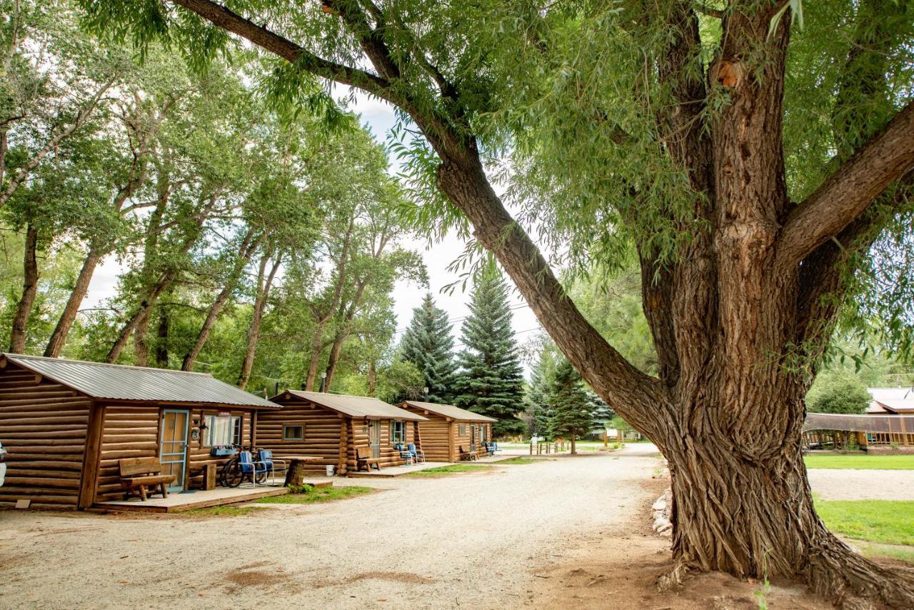 Vista Court & 3*