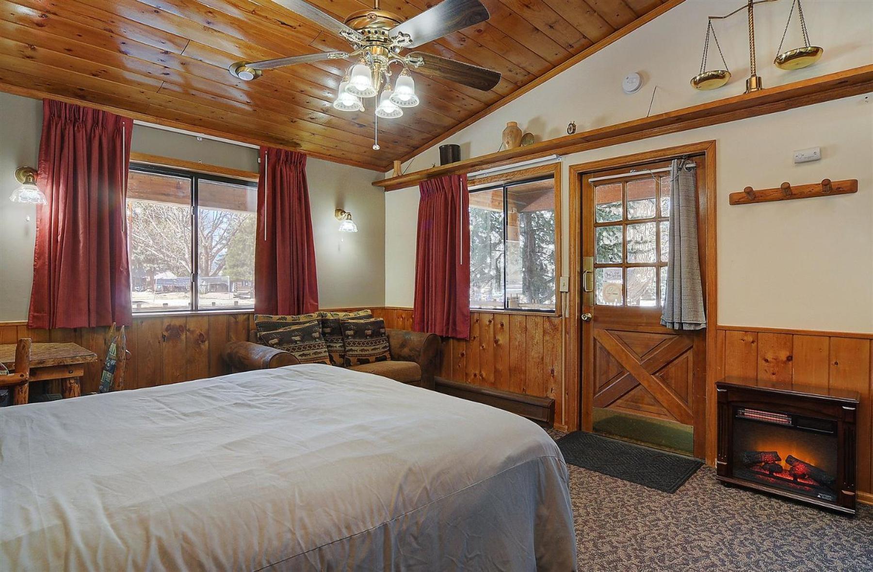 Vista Court & Hotel 3*